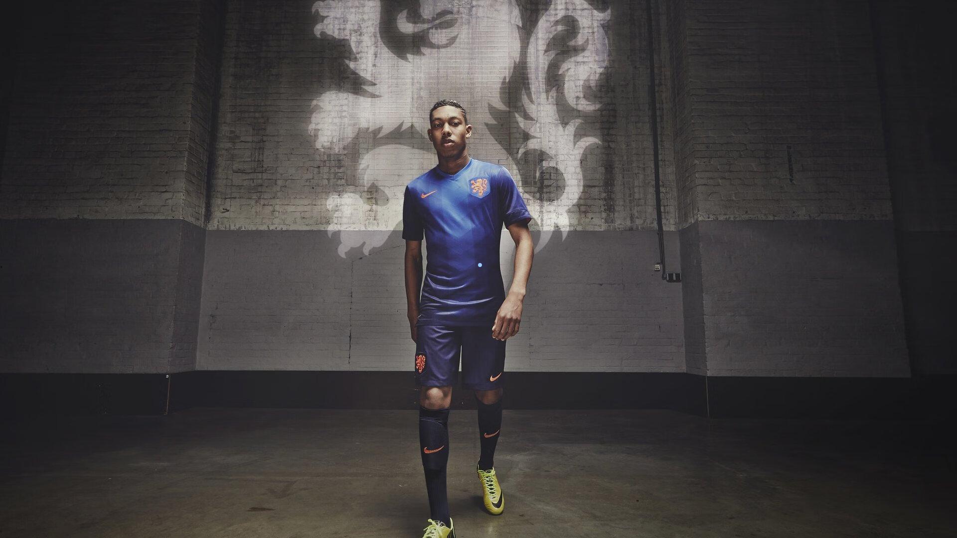 浓眉戴维斯亲自辟谣交易流言，独行侠三状元联手计划重燃希望？